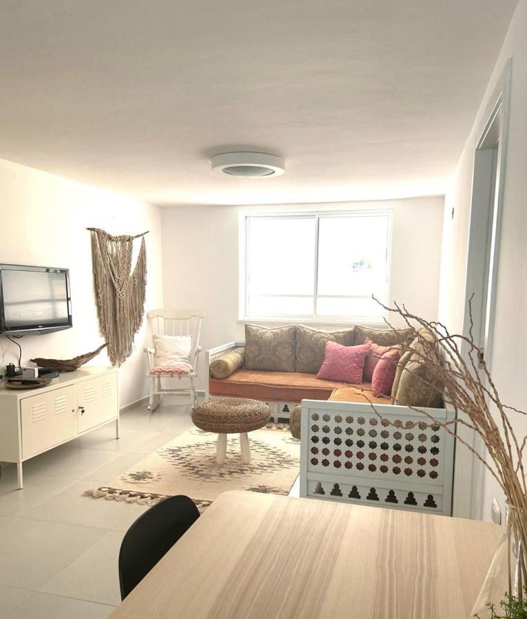 אירוח השקד - 10דק' משדה התעופה Apartment Giv'at Koach Exterior photo