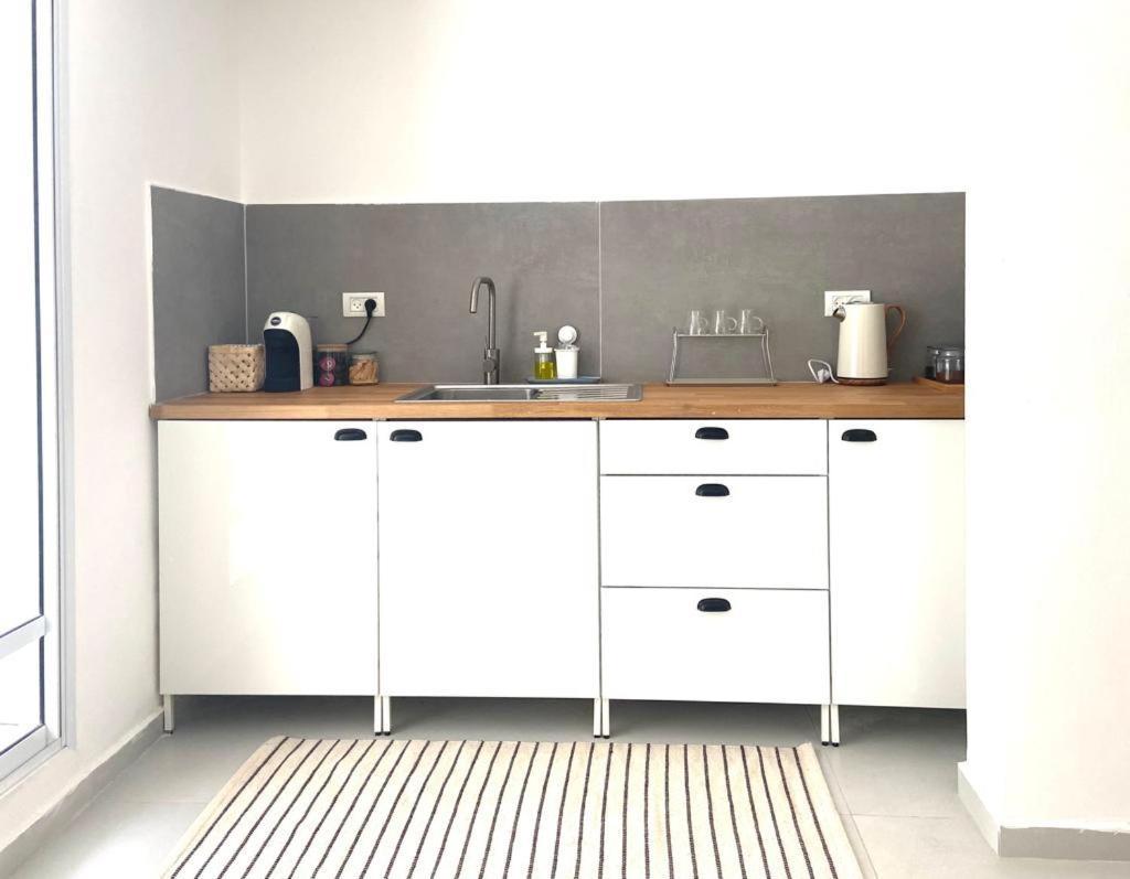 אירוח השקד - 10דק' משדה התעופה Apartment Giv'at Koach Exterior photo